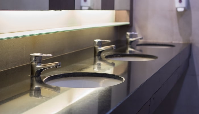 Commercial bathroom sinks interior Commercial-bathroom-sinks-interior