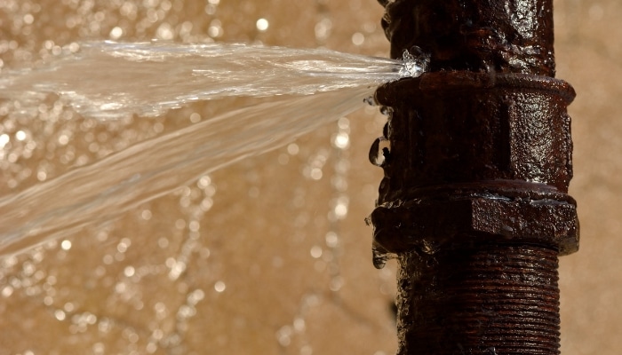 Pipe-Bursting-leaking-interior